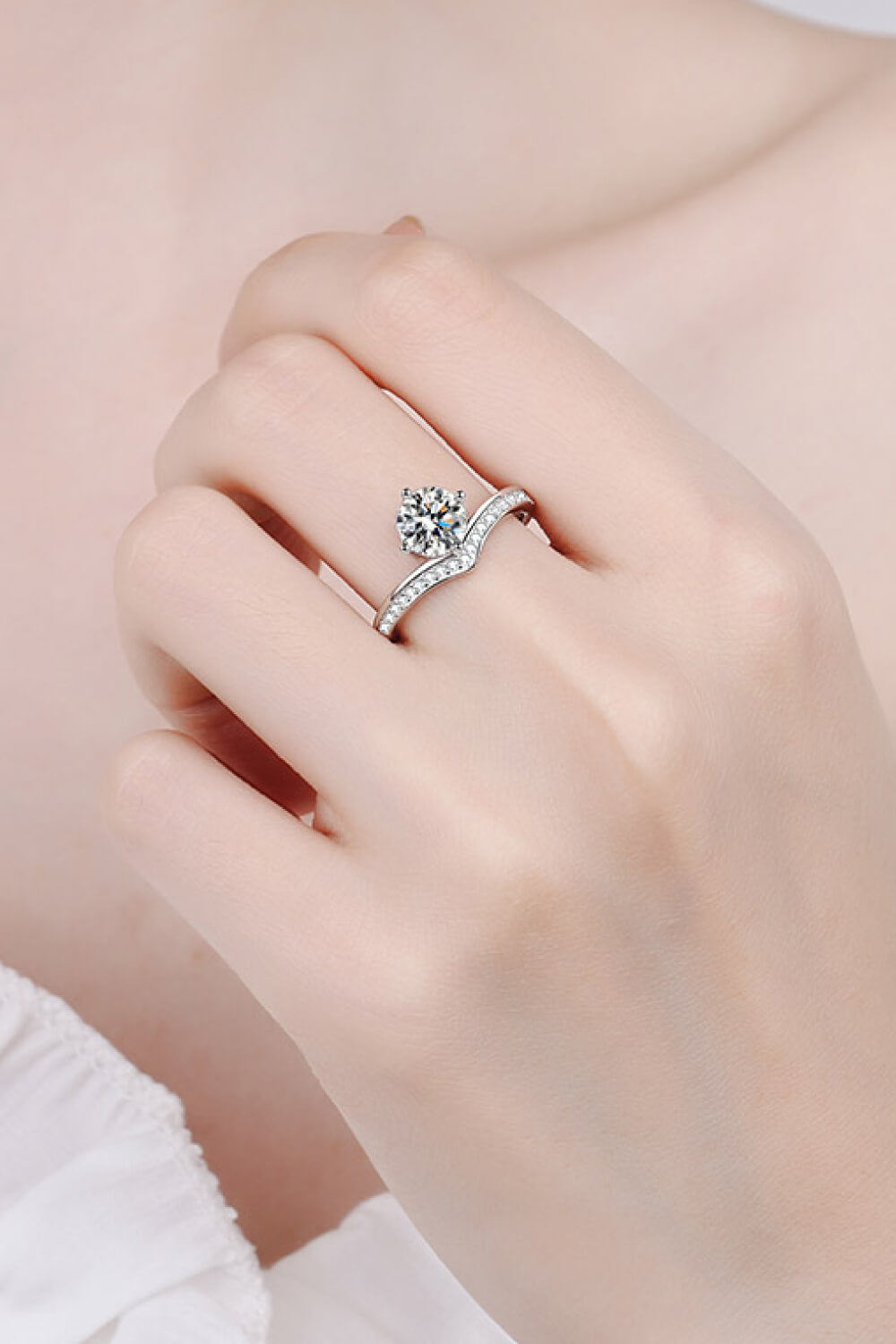 1 Carat Moissanite Ring