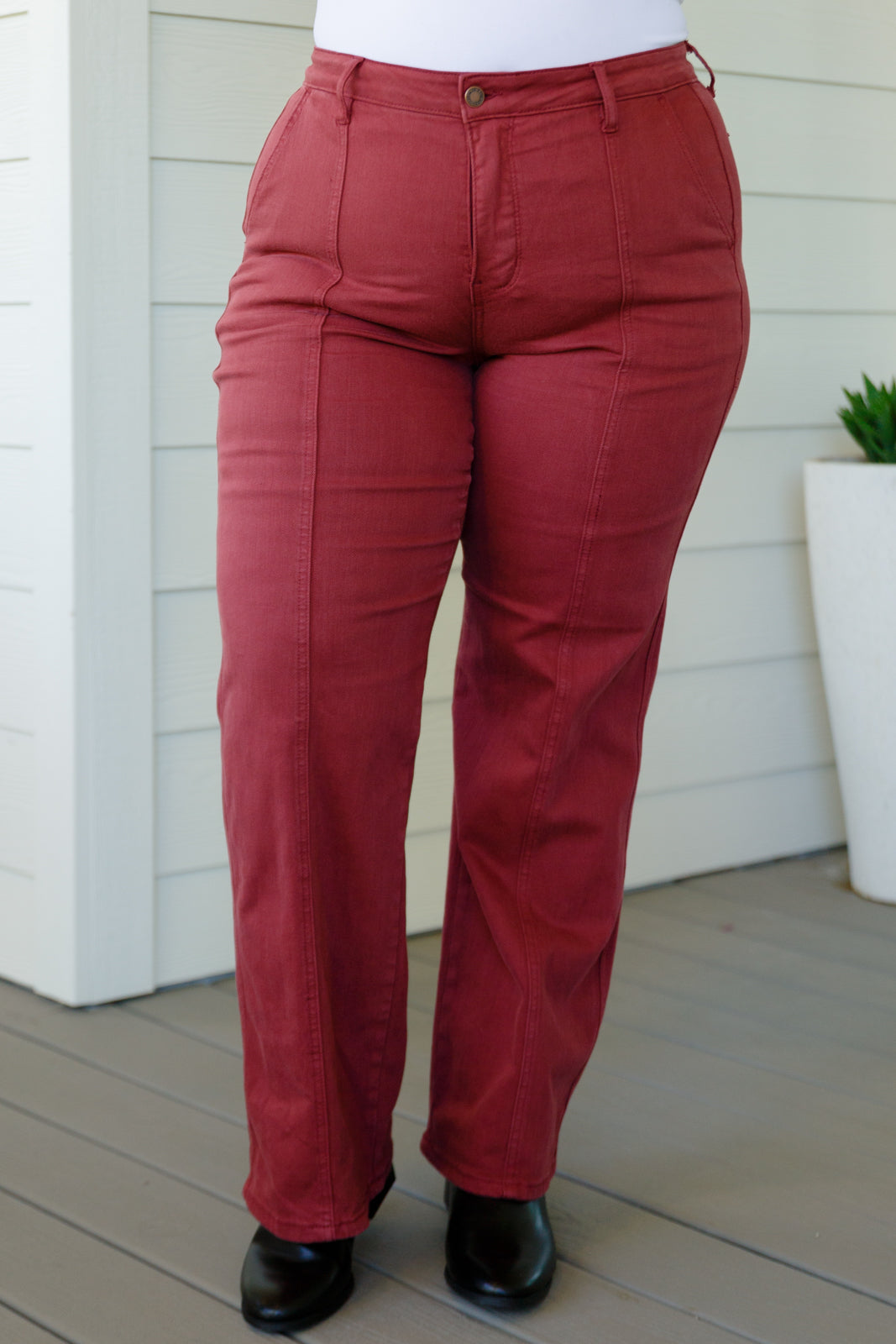 Judy Blue Phoebe Front Seam Straight Jeans in Burgundy