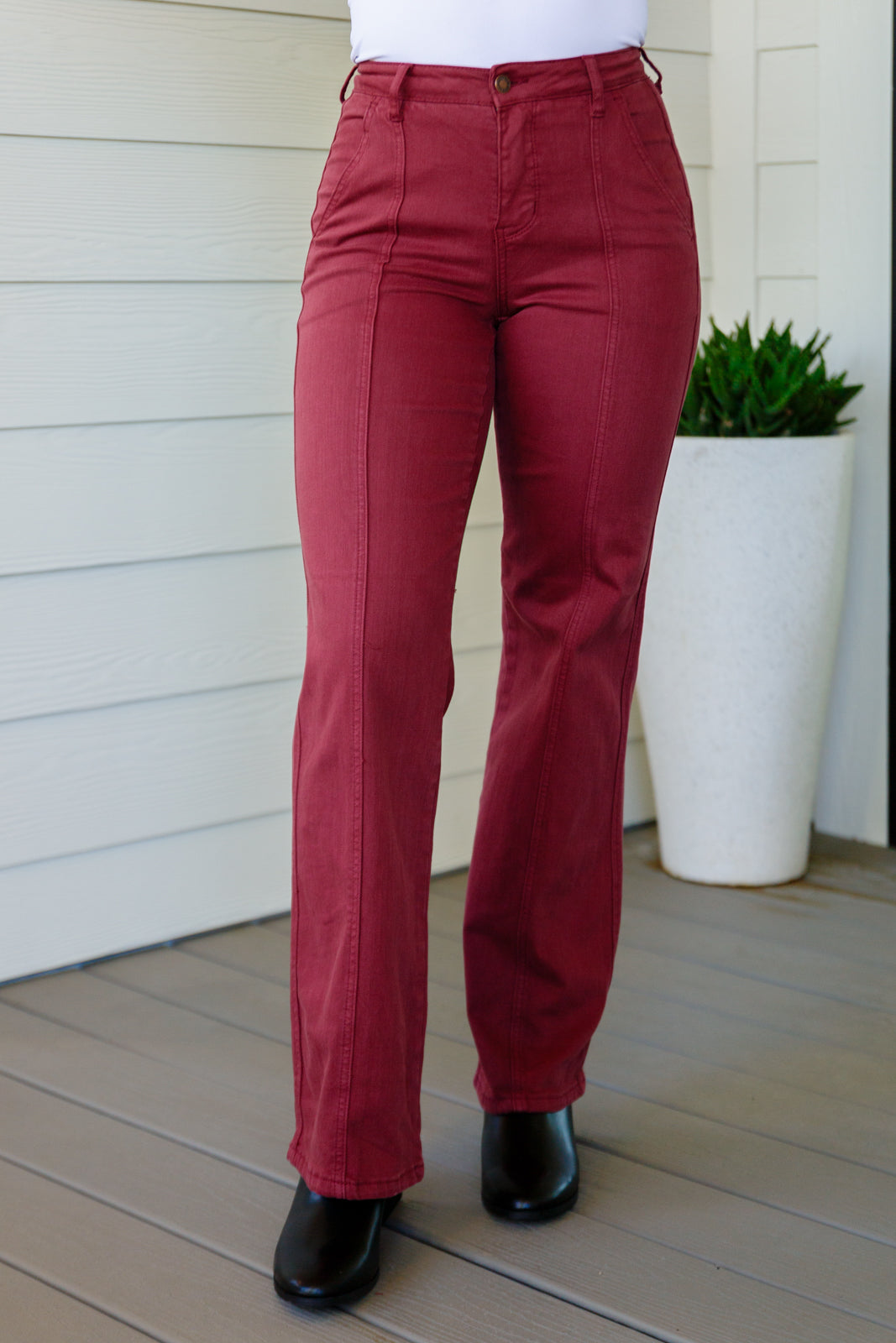 Judy Blue Phoebe Front Seam Straight Jeans in Burgundy