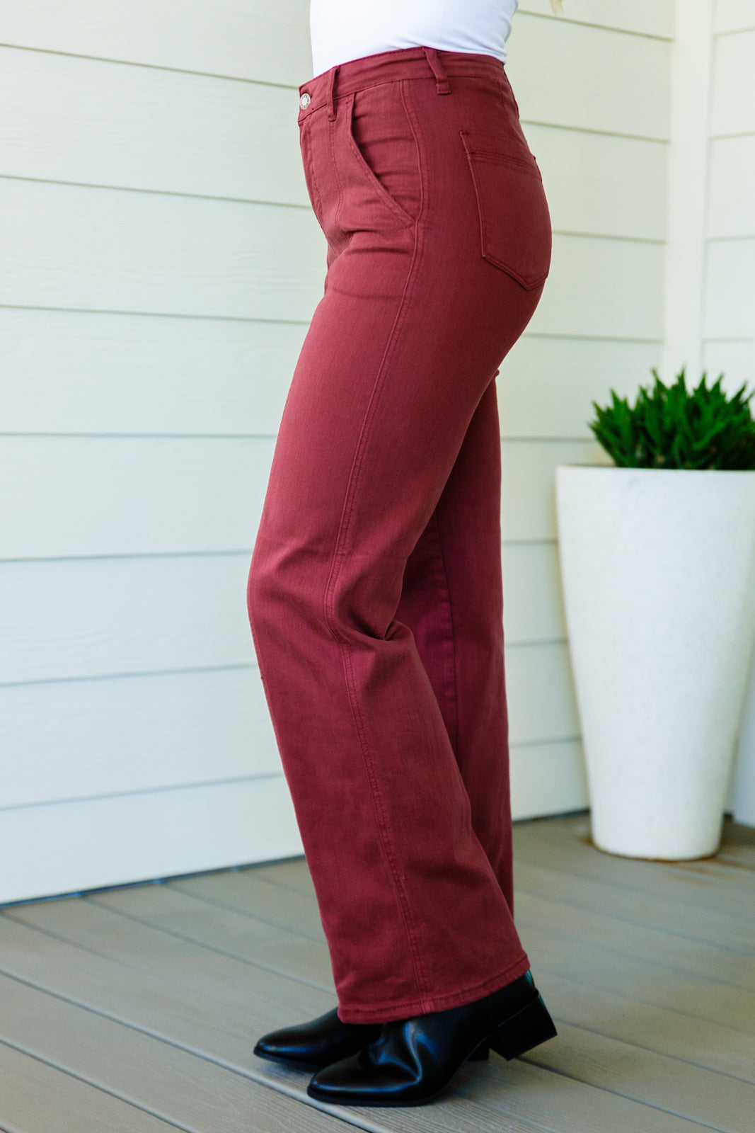 Judy Blue Phoebe Front Seam Straight Jeans in Burgundy