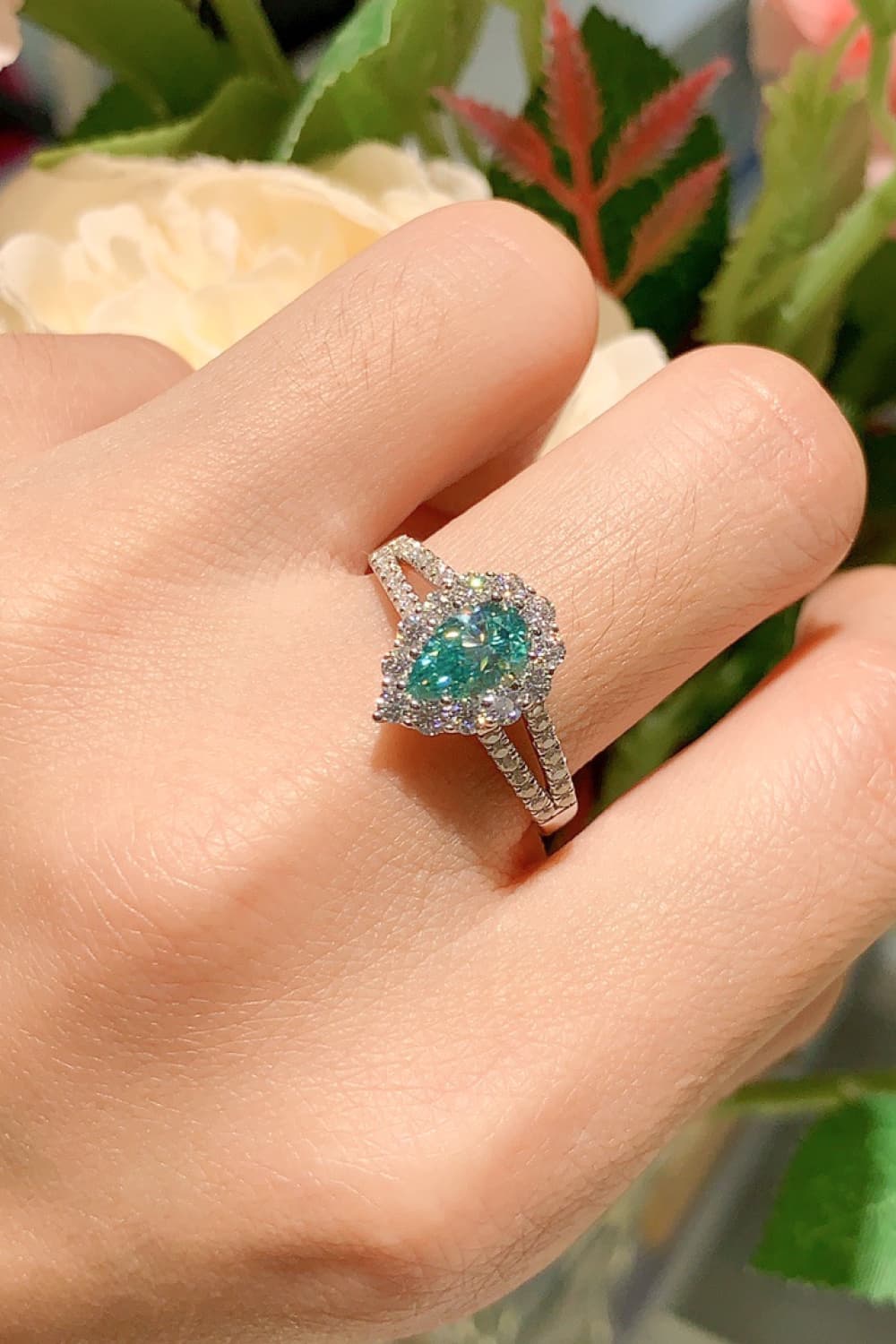 1 Carat Green Moissanite Ring